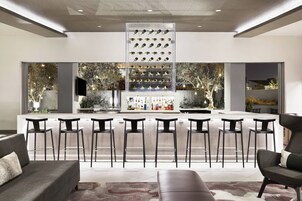 2 bars/lounges, 10 beach bars