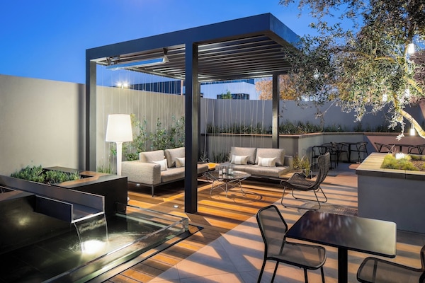 2 Bars/Lounges, 10 Strandbars