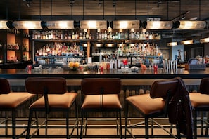 Bar (on property) - Moxy Louisville Downtown (Louisville)