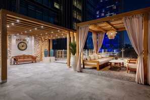 4 restaurantes; se sirven desayunos y cocina local e internacional