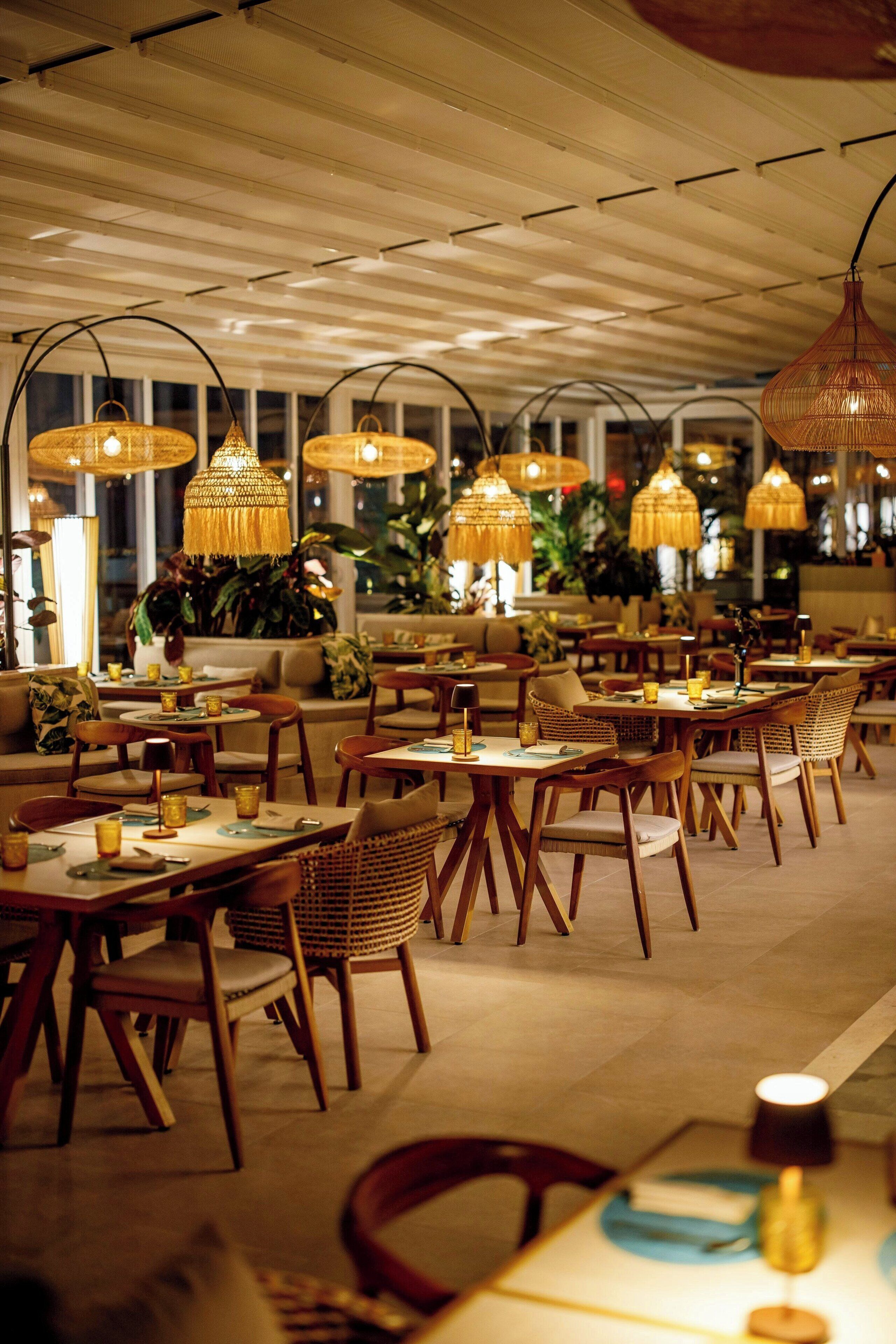 4 restaurants, breakfast, lunch served; local and international cuisine