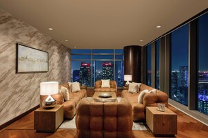 4 restaurants, breakfast, lunch served; local and international cuisine