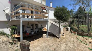 Mặt tiền nơi lưu trú