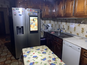 Full-sized fridge, microwave, oven, dishwasher