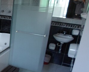 淋浴设施、免费洗浴用品、毛巾、肥皂