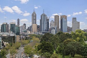 Exterior - LUXURY 2BR CITY PAD -HOT TUB,FREE PARK,VIEWS,WIFI! (Melbourne)