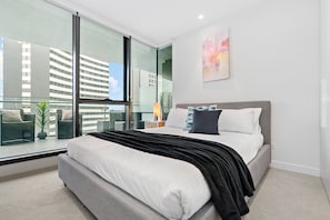 2 habitaciones, escritorio, tabla de planchar con plancha y wifi gratis