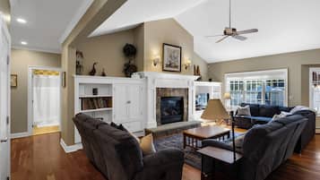 Smart TV, fireplace, DVD player, table football