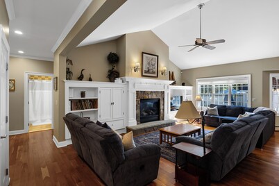 Spacious Retreat mins from Lake George w/ heated pool 20 mins to Gore