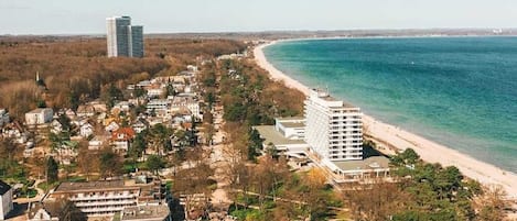 بالقرب من الشاطئ