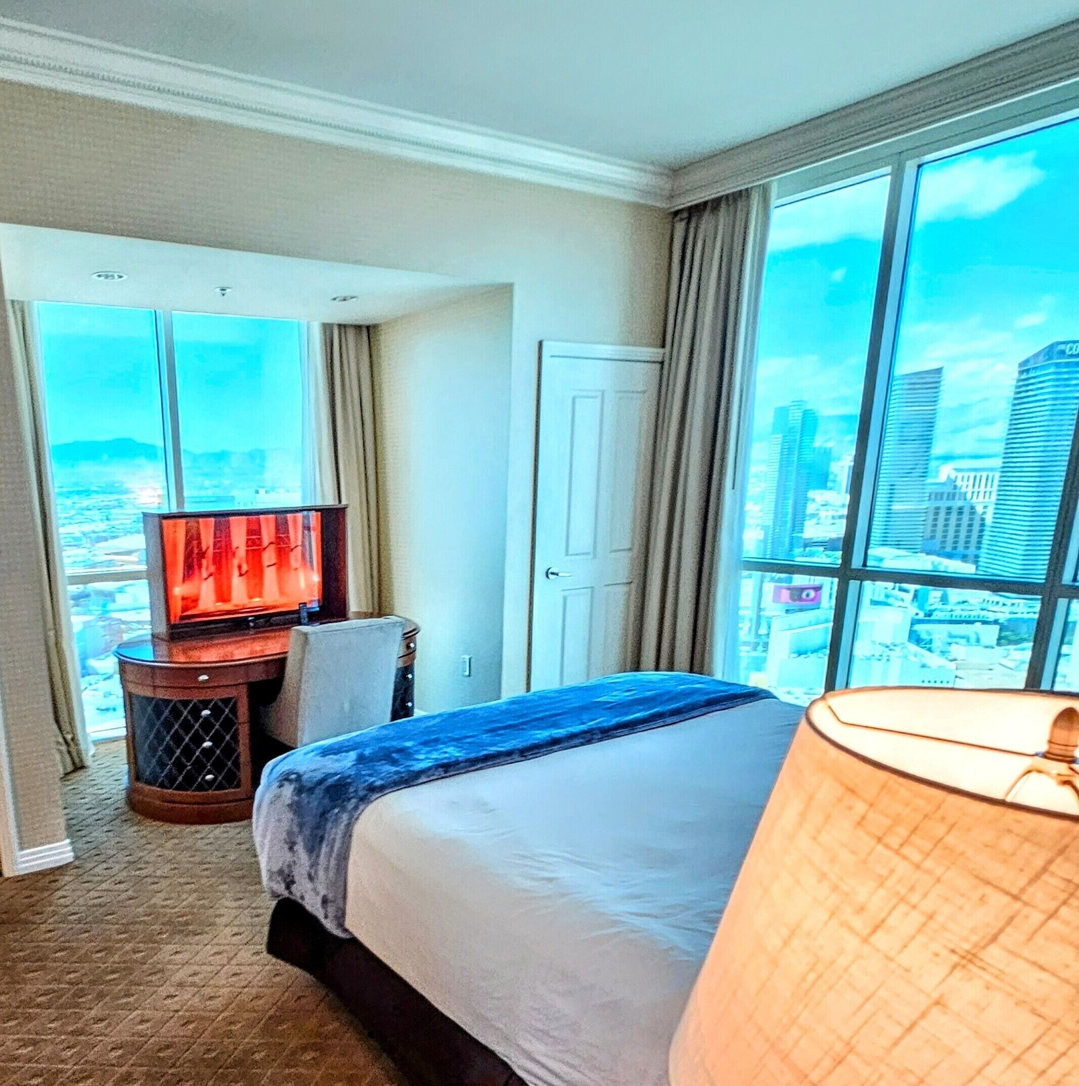 1 soverom, safe på rommet, skrivebord og strykejern/-brett