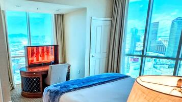 1 soverom, safe på rommet, skrivebord og strykejern/-brett