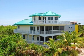Front of property - 031-fish Tales (Captiva)