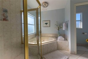 Jetted tub - 043 - Toes In The Sand (Captiva)