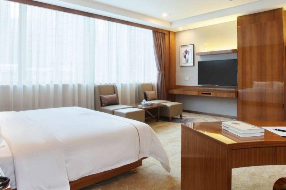 Business Double Room | Desk, iron/ironing board (on request), WiFi (free), bed sheets