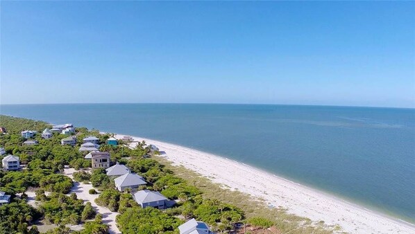 Vista para praia/oceano