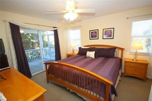 4 bedrooms, free wired Internet