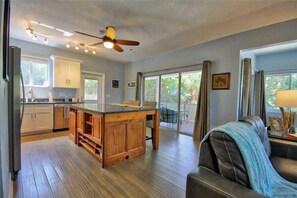 TV, MP3 dock - 082 - Island Splash (Captiva)