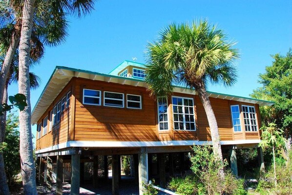 Front of property - 085-gulf Breeze Cottage (Captiva)