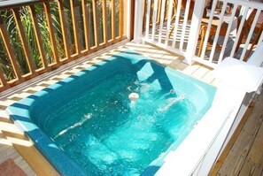 Outdoor spa tub - 085-gulf Breeze Cottage (Captiva)