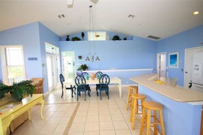 TV, fireplace, MP3 dock - 115-sea Glass (Captiva)