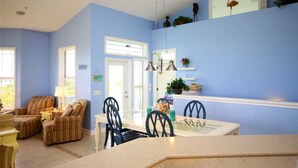 TV, fireplace - 115-sea Glass (Captiva)