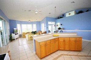 Fridge, microwave, stovetop, dishwasher - 115-sea Glass (Captiva)