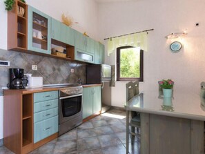 Fridge, oven, cookware/dishes/utensils