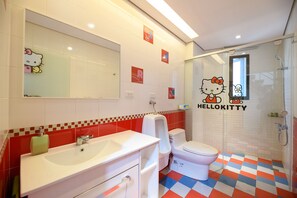 Dusche, kostenlose Toilettenartikel, Haartrockner