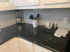 Fridge, microwave, oven, stovetop - 3 BR Walking Distance to ATT, Globe Life & Entertainment District (Arlington)