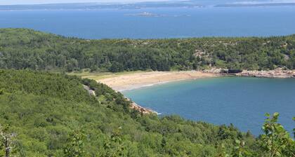 Cozy and Convenient Cottage, 3 miles from Downtown Bar Harbor on Rt 3