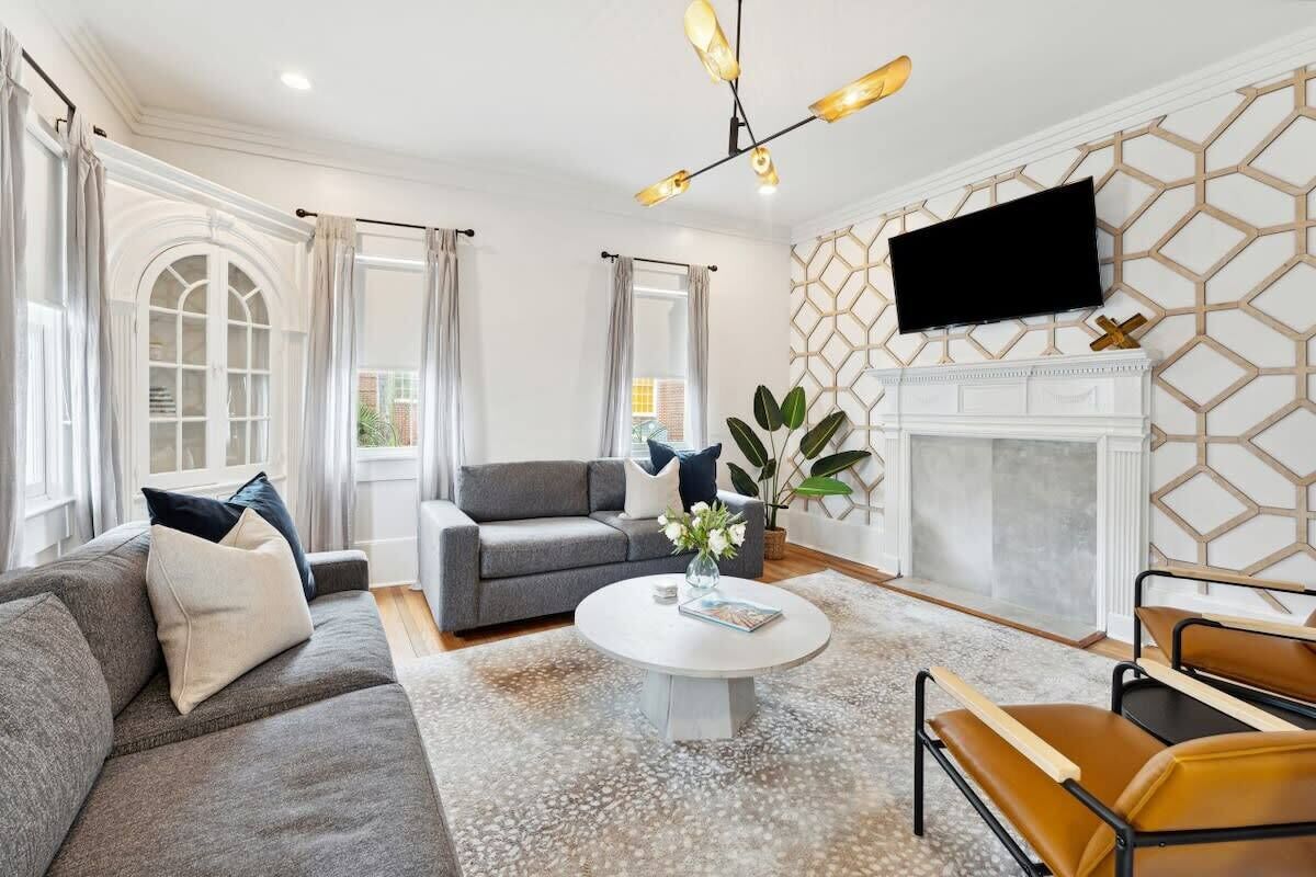 Televisión y oficina 