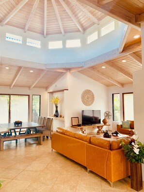 TV - Poipu Beach Estates: Walk to Beach/Shops, Sleeps 8-16, AC, Pool, Fitness Club! (Koloa)