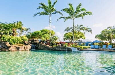 NEU Poipu Beach Estates: Zu Fuß zum Strand, Schlafmöglichkeiten für 8-16, AC, Pool!