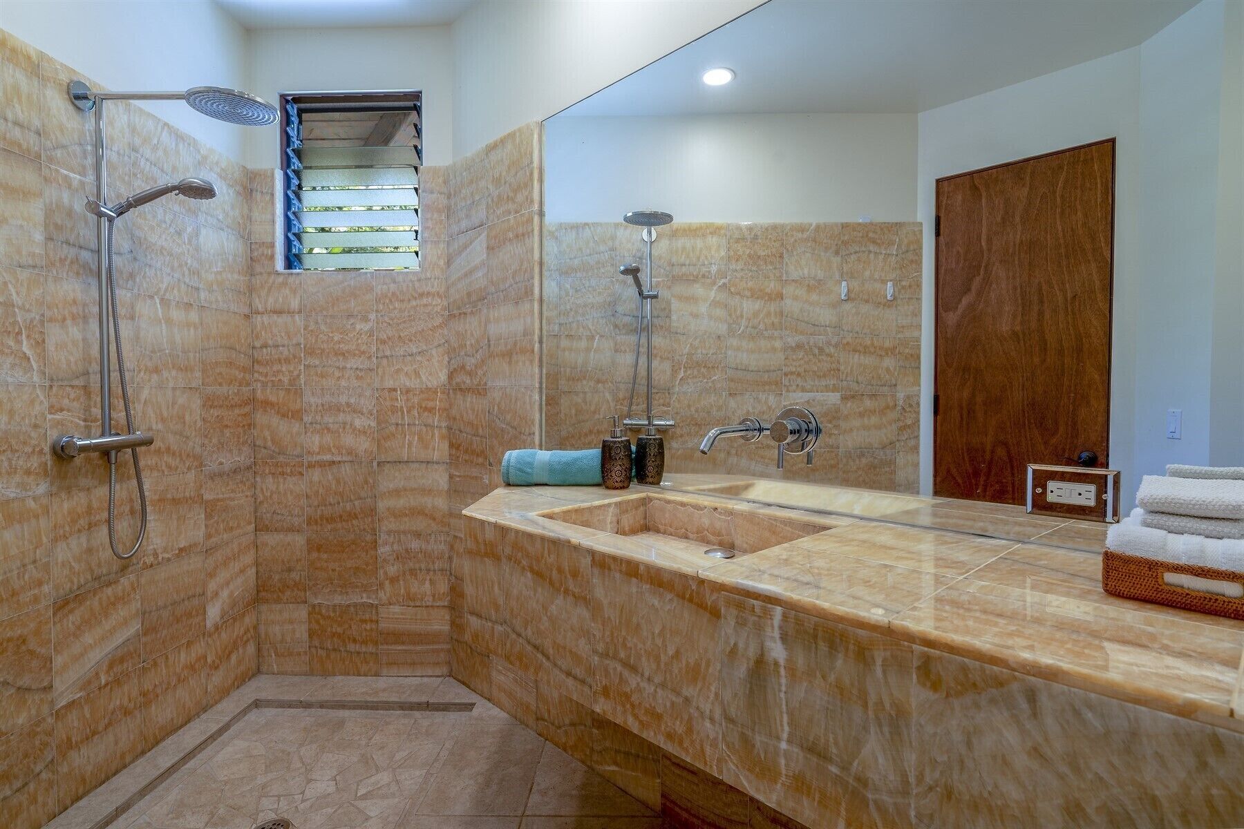 Hair dryer, towels, shampoo, toilet paper