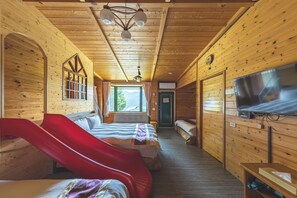Family Room | Blackout drapes, free WiFi, bed sheets - Julie's Garden (Ren'ai)