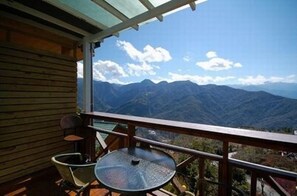 Triple Room | Blackout drapes, free WiFi, bed sheets - Julie's Garden (Ren'ai)