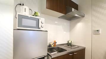 Fridge, microwave, stovetop, cookware/dishes/utensils