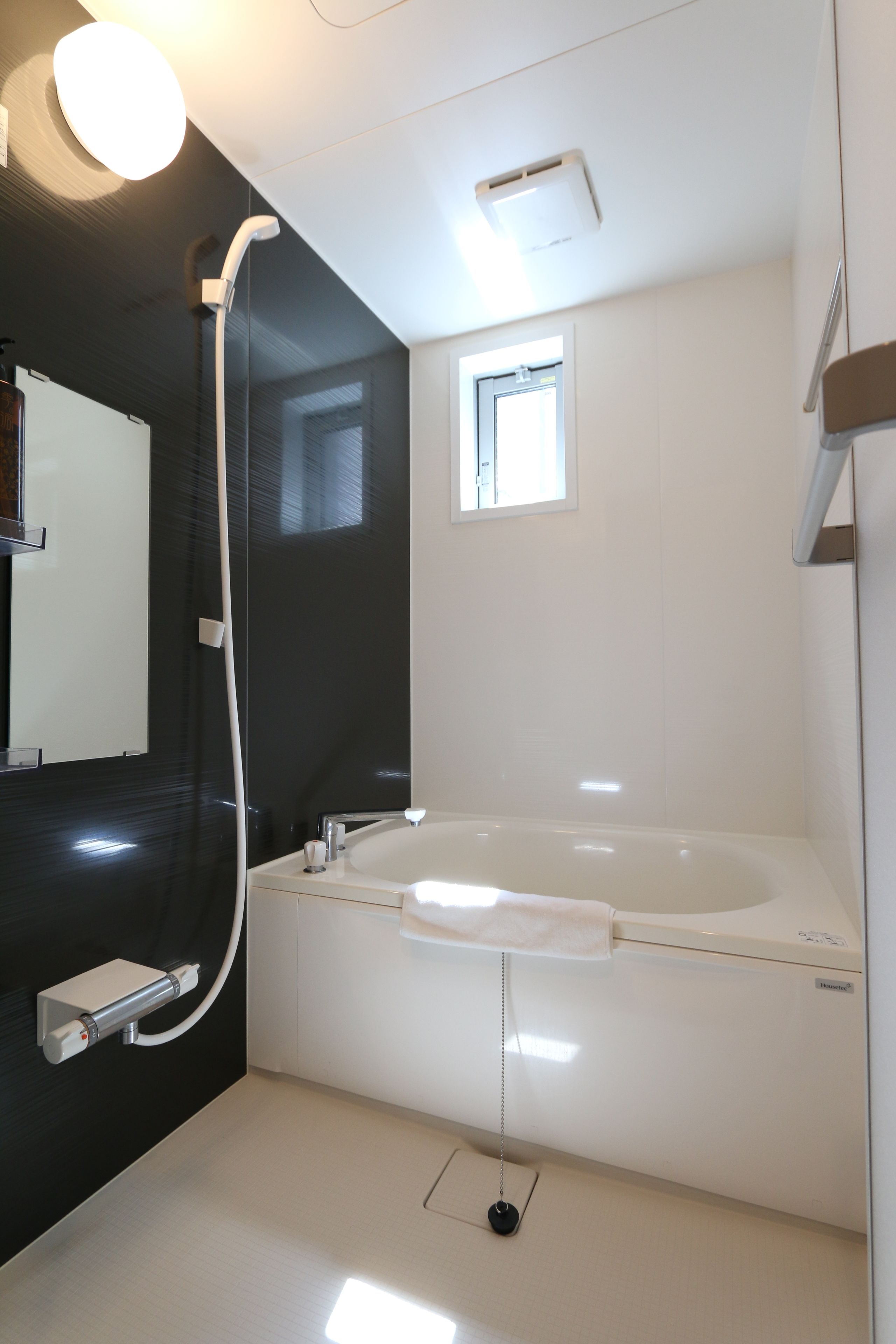 Chambre Standard (NK1) | Salle de bain | Baignoire et douche séparées, baignoire profonde
