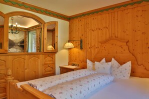 1 slaapkamer, een kluis op de kamer, een bureau, wifi