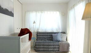 ห้องพัก (3rd Floor) | 3 ห้องนอน, เตารีด/โต๊ะรีดผ้า, เปล/เตียงเด็กอ่อน (ฟรี), Wi-Fi ฟรี