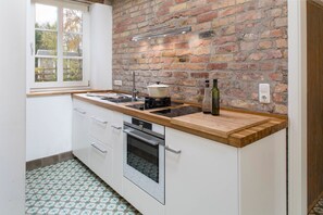 Unclassified image, 4 of 42, button