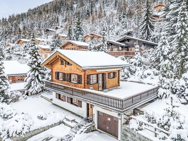 المنشأة من الخارج