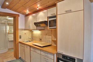 Kühlschrank, Mikrowelle, Ofen, Geschirrspüler