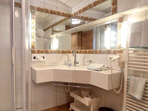 Doccia, asciugacapelli, asciugamani