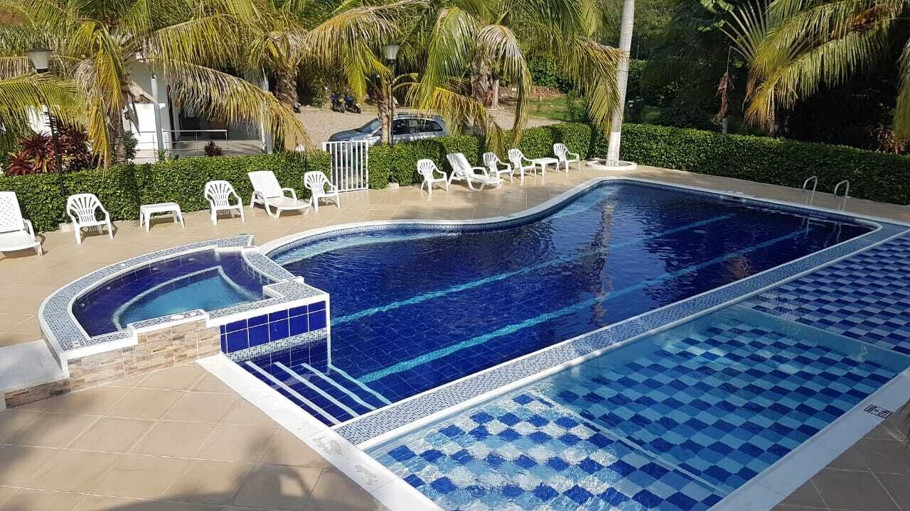 حمام سباحة