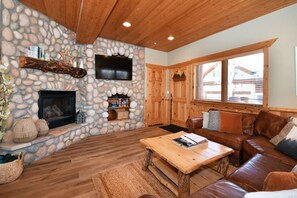 TV, fireplace, stereo