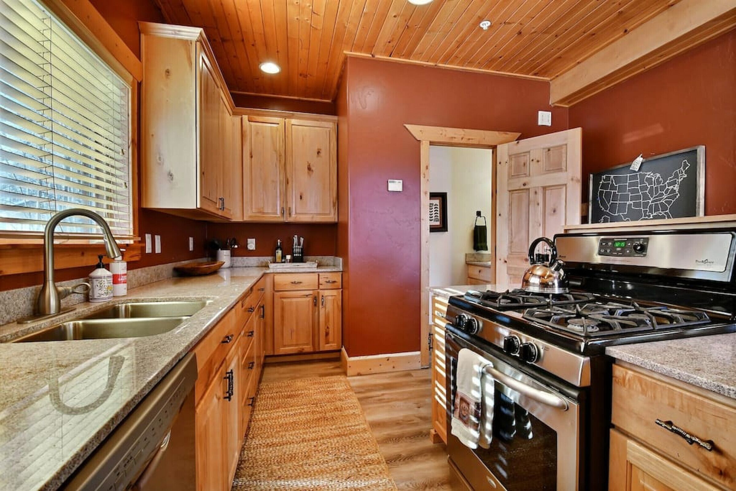 冰箱、微波炉、烤箱、炉灶