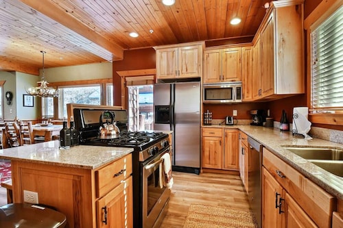 Timber Wolf Luxury - Aspen Haus