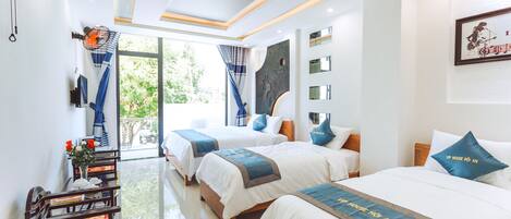 Family Room, Balcony | Minibar, in-room safe, desk, soundproofing